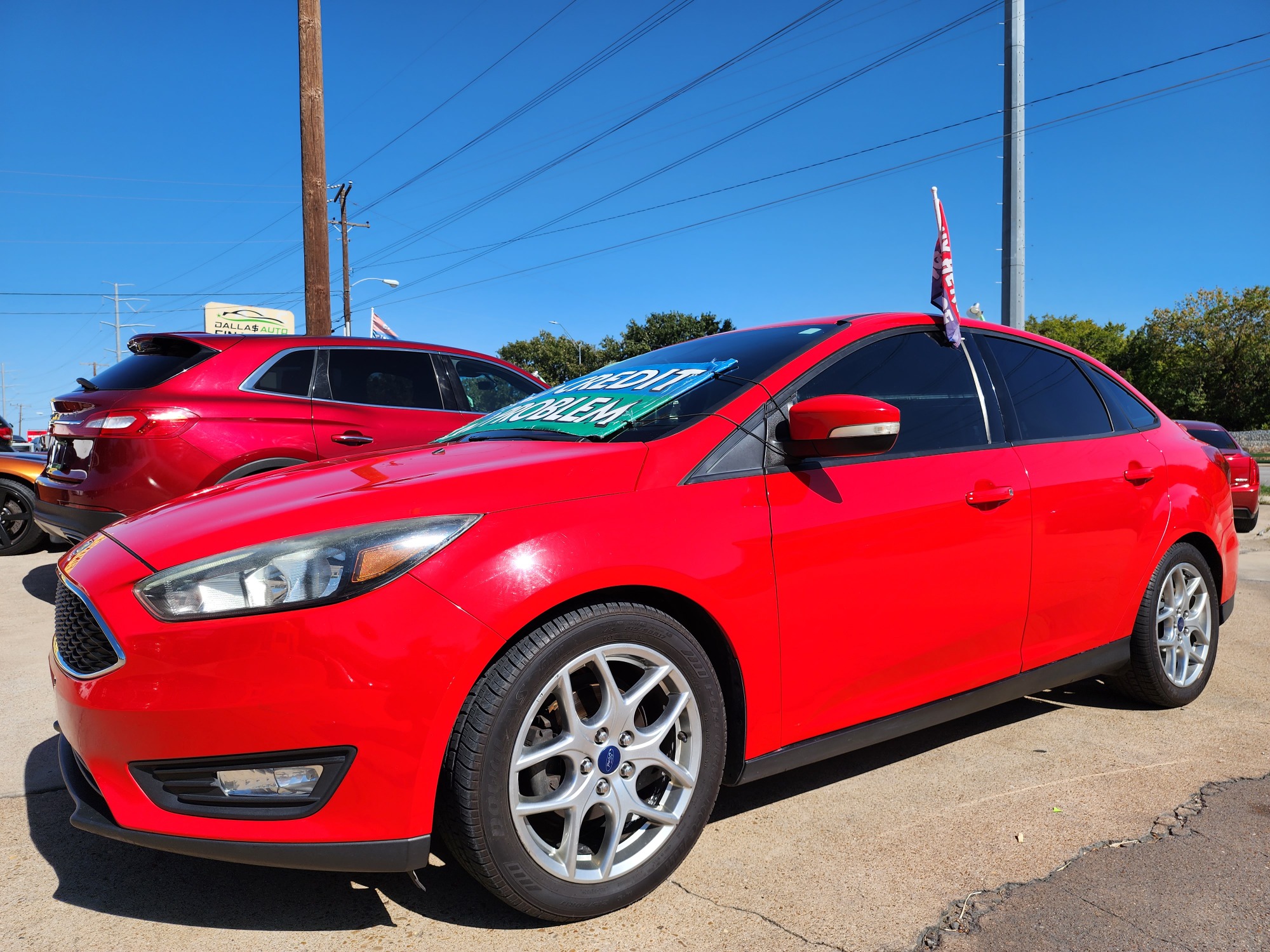 2015 RED Ford Focus SE (1FADP3F22FL) , AUTO transmission, located at 2660 S.Garland Avenue, Garland, TX, 75041, (469) 298-3118, 32.885387, -96.656776 - Photo #7